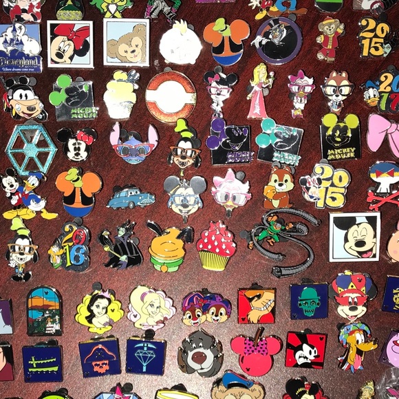 100% AUTHENTIC DISNEY PINS TRADING LOT OF 50. - Picture 1 of 2